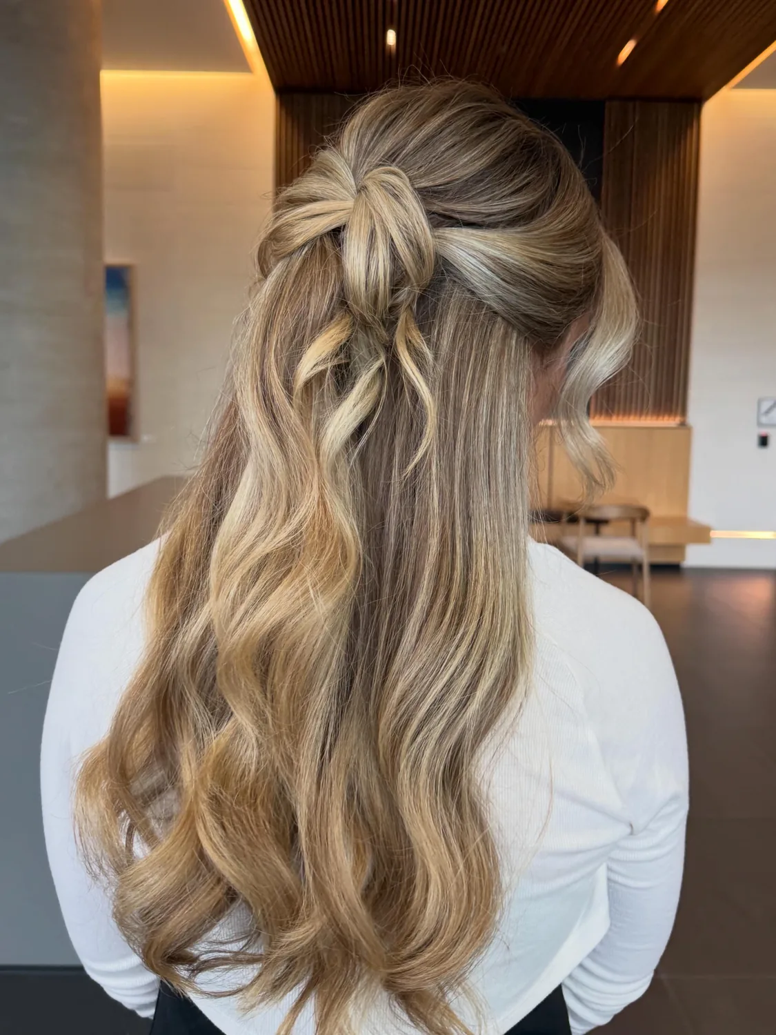 Bridal hair bow detail