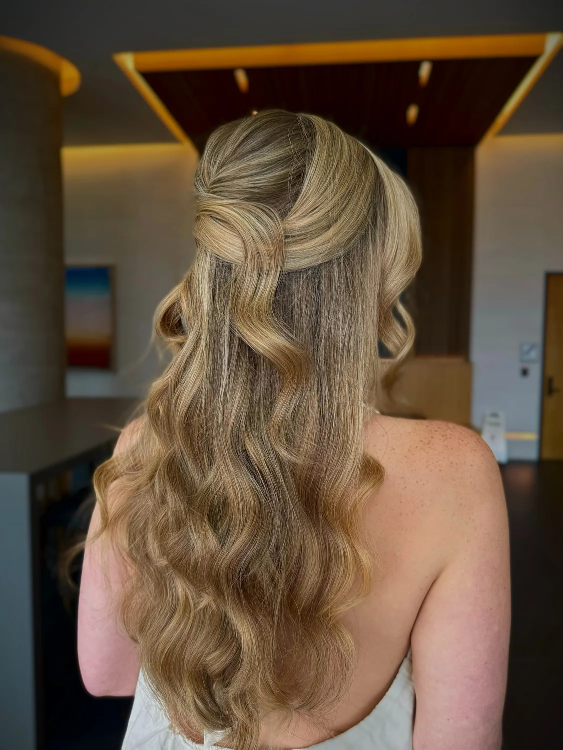 Blonde half-up waves
